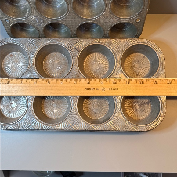 Set of Three Vintage Muffin Tins, (2) EKCO 13.5” x 7”, (1) OVENEX 10” x 5.25” - Picture 7 of 12